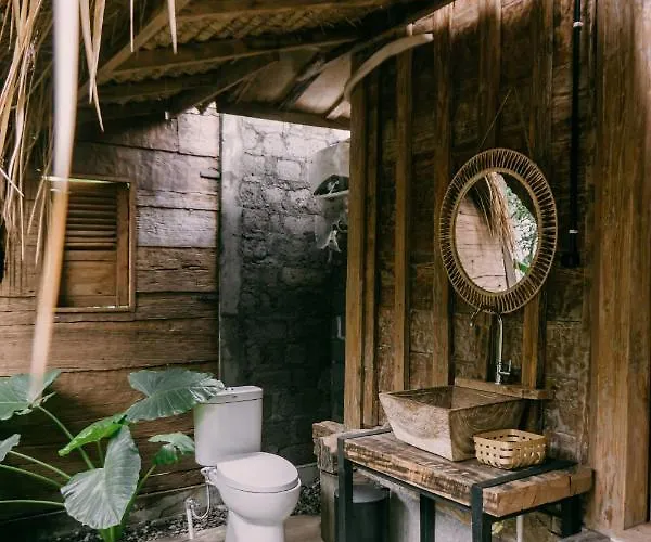 Wooden House Near Bali Zoo Sukawati