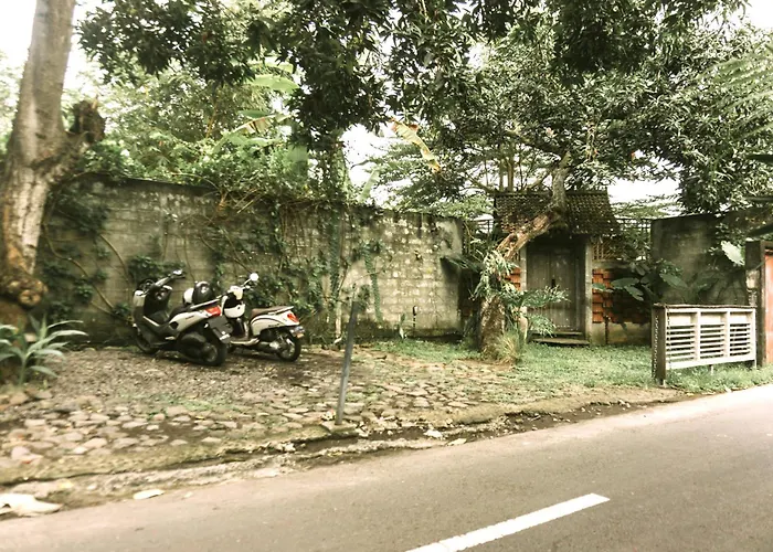Wooden House Near Bali Zoo Accommodatie bij particulieren *